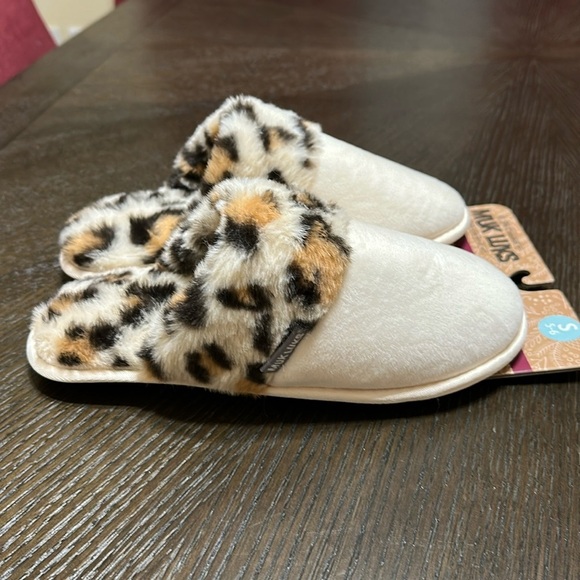 NWT Muk Luks Women’s Slippers, Cream, Animal Print, Faux‎ Fur lined, Cushioned - Picture 1 of 8